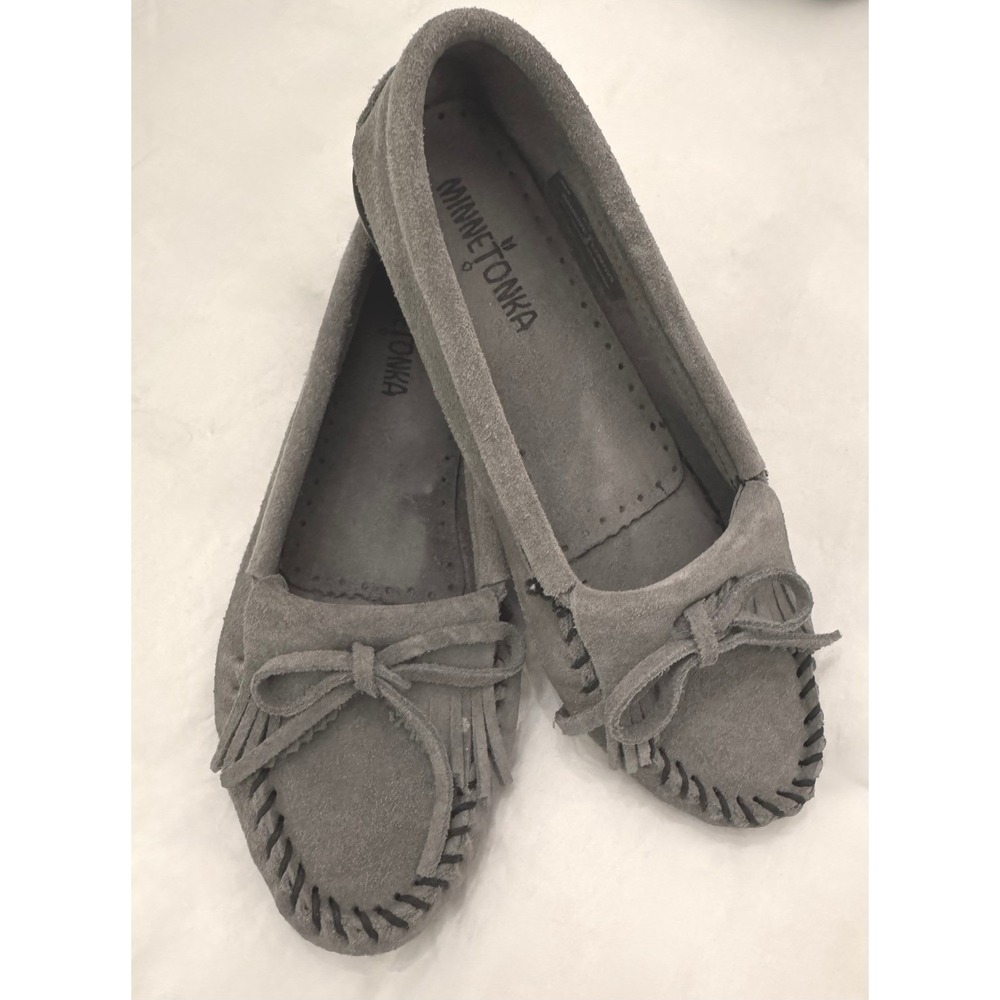 Minnetonka Moccasin NEW Kilty Hardsole 8.5 Grey Suede Fringe Fall Casual Cozy